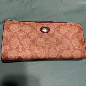 Signature Coach Zip Wallet